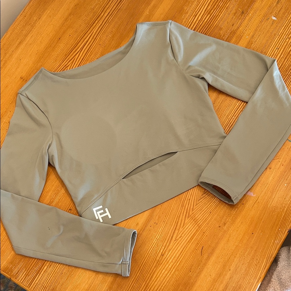 EUC Fabletics Long Sleeve Crop Top - Sage size large